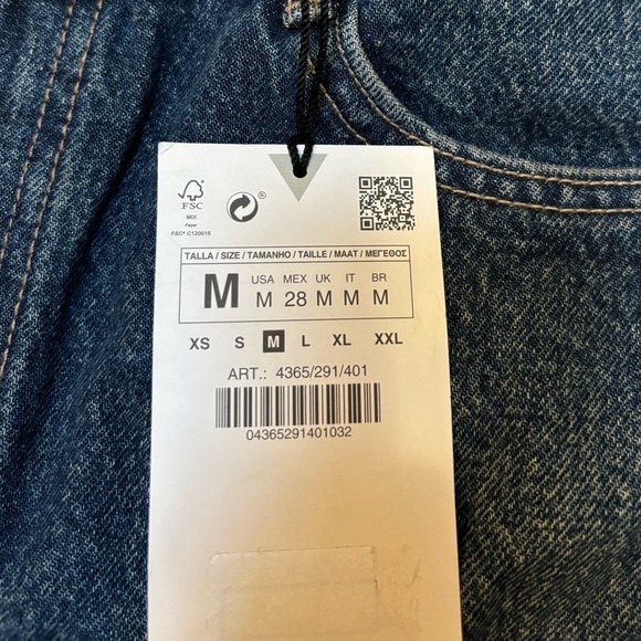 Zara NWT Denim mini skirt 100% Cotton size Medium 28 with angular hems 🦋 - Picture 7 of 8